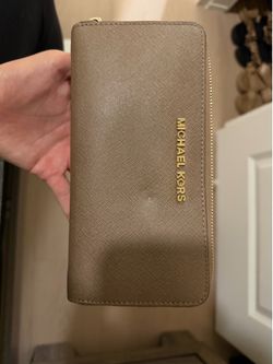 Michael kors wallet