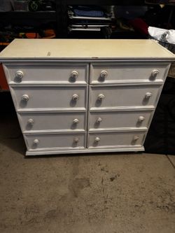 8 Drawer Dresser