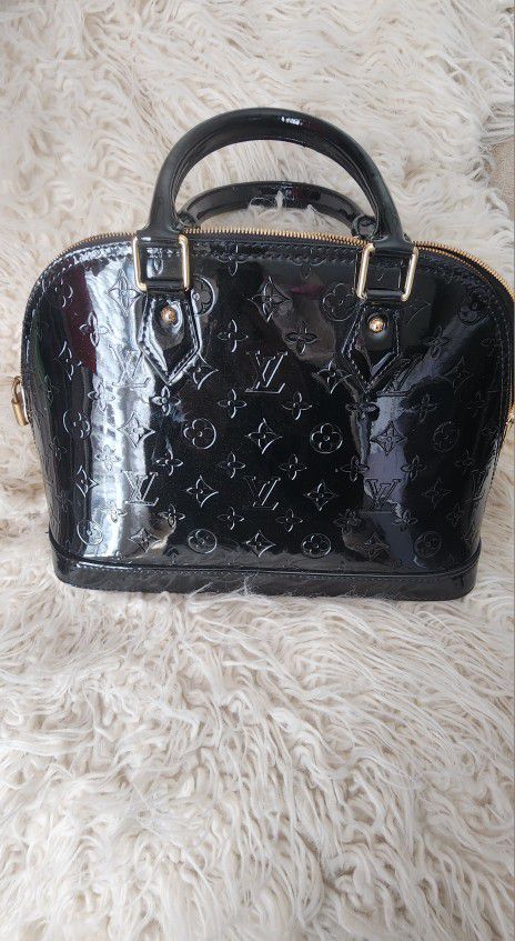 Louis Vuitton Shirley Bag for Sale in Chula Vista, CA - OfferUp