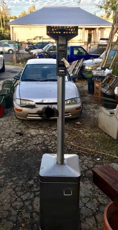 Infinity Glo Commercial Grade Patio Heater with Tank Included. Warm!!!