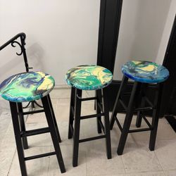 Set of 3 Bar Stools – Stylish & Comfortable