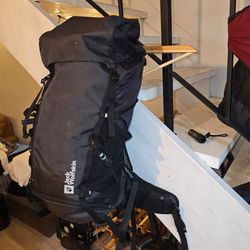 Jack Wolfskin 40L Hiking Backpack - Adjustable Torso & Built-in Frame