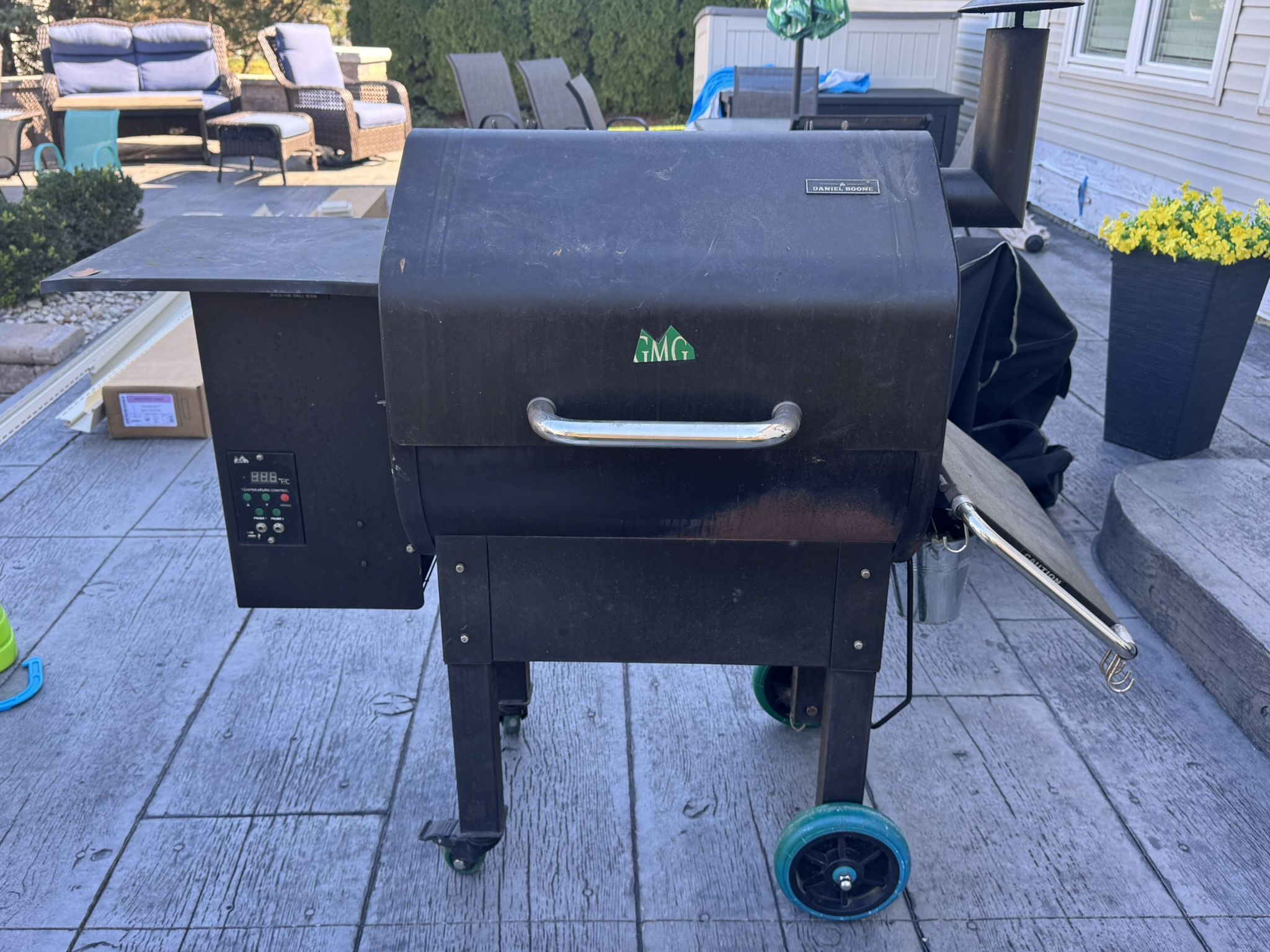 Daniel Boone Green Mountain Grill Smoker