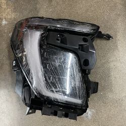 2025 GMC Yukon Right Headlight