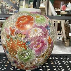  Chinese Vase With Crysanthemum