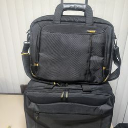 Targus 17" Wheeled Rolling Travel Weekender Laptop Bag & Messenger Laptop Bag . Used in great condition and fully functional. You get the 2 for 1 spec