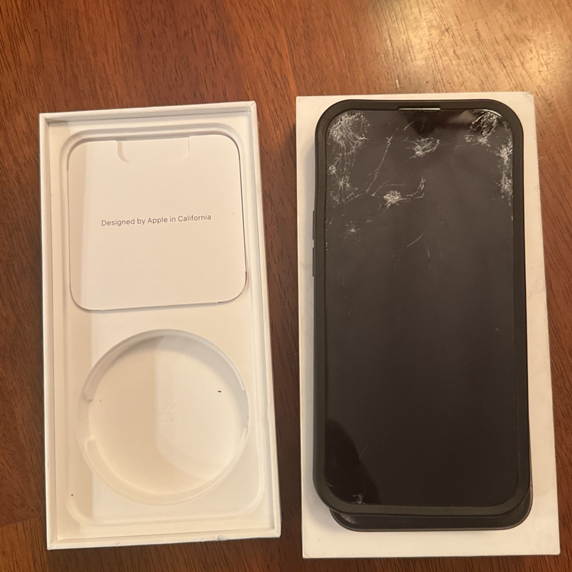 iPhone 14 Pro. Cracked Screen