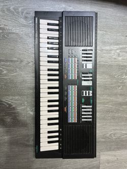 Yamaha Electric Keyboard 