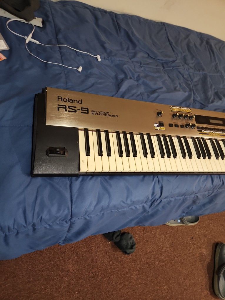 【美品】Roland RS-9 64 Voice Synthesizer Roland RS-9 64 Voice Synthesizer