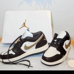 New Air Jordan 1 Low 8.5 men's
