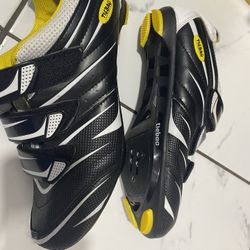 almost new cycling shoes Tiebao (you can see the size in the photos)