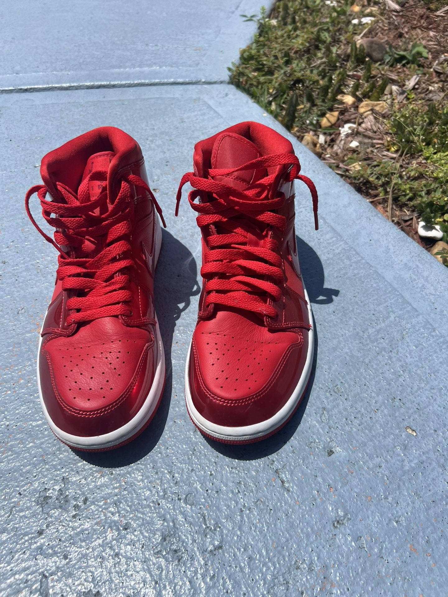 Jordan 1 Mid SE Pomegranate (Women's)