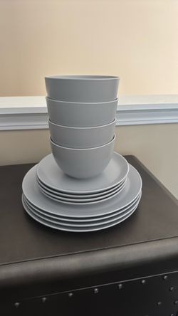 Gray Matte Dinnerware Set – Plates and Bowls
