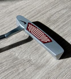 Nike Method Core MC 01w 33” Right-Handed Putter
