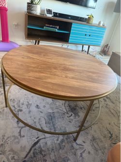 Round coffee table