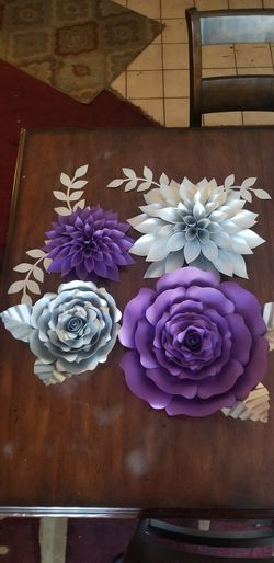 Paper flowers and paper roses. Flores de papel