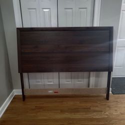 Headboard (Queen) w/Bed Frame 