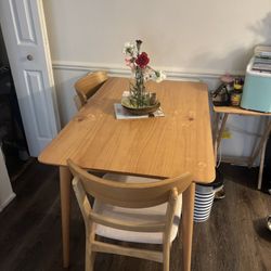 Cute table And Chairs ! 