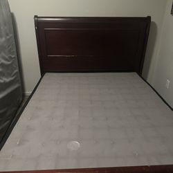 $40 Wooden Queen Frame 