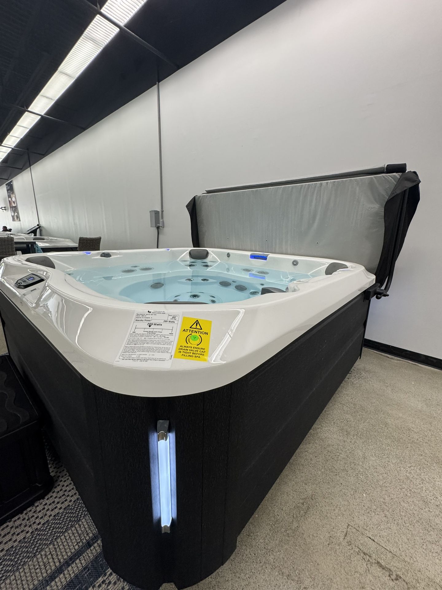 Jacuzzi Hot Tubs – Brand New | Free Delivery & Warranty Included! 💥