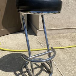 A VERY BEAUTIFUL BAR STOOL $15.00 IN GREAT CONDITION 