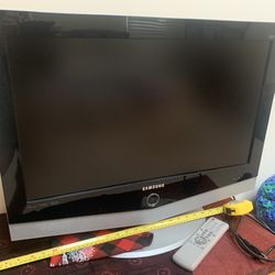 Samsung TV w/remote