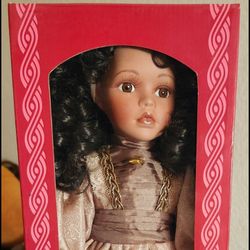 Beautiful "Isabella" 2002 Limited Edition Porcelain Doll ($100.00)✨️