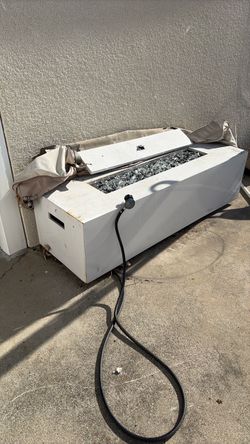 Outdoor gas fire pit