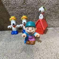 Peanuts  Linus Snoopy Lot of 4 pvc figures Dog House pull back racer