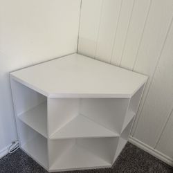 White corner shelf