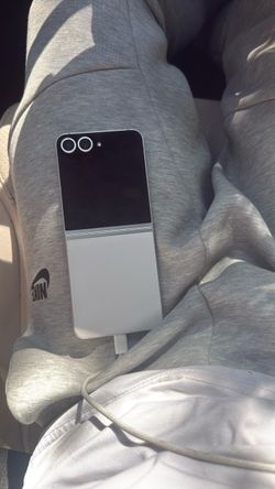 Galaxy flip 6 sim unlocked