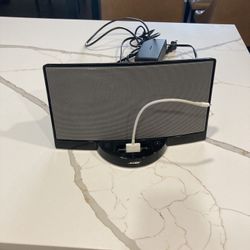 Selling Bose Speaker (adaptor Works With iPhone) $25 OBO