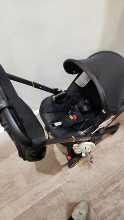 Great Black Edition Doona  Carseat