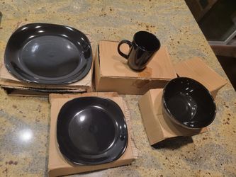 New Dinning Plate Set With Mugs