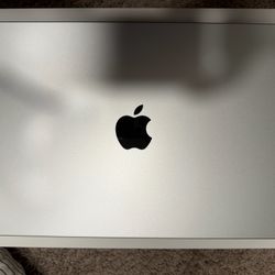 MacBook Pro M5 14” 