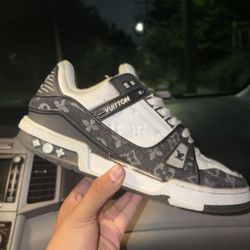 LV Trainers Black And White 