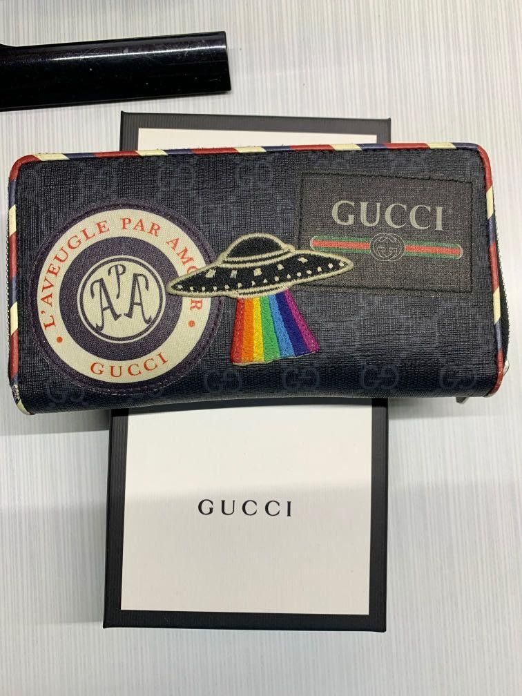 Gucci GG Supreme Night Courier Wallet