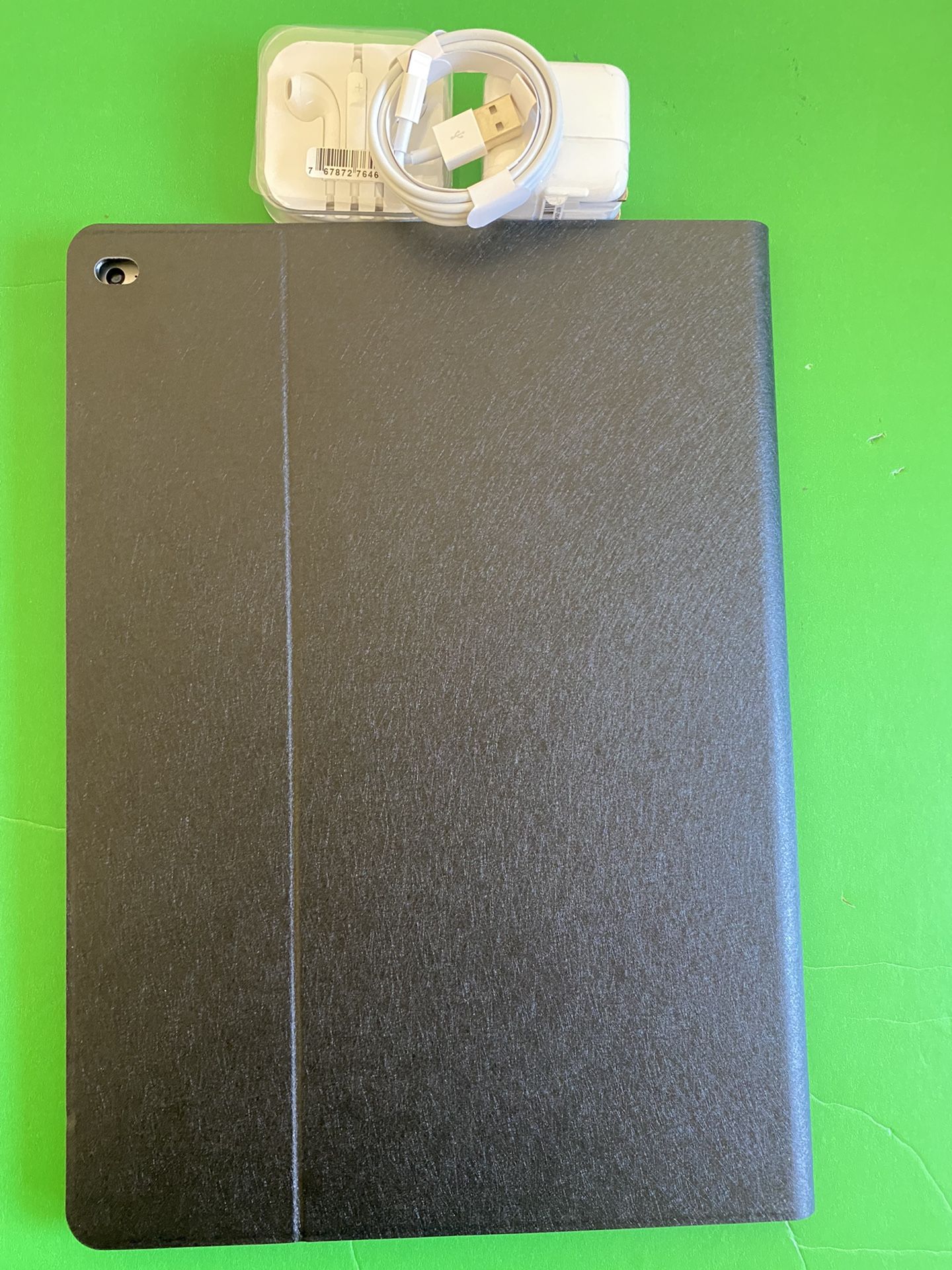 128GB Apple IPad Pro 12.9” (Retina /Touch ID / IOS 15) WiFi + cellular (T Mobile / AT&T/ Verizon / LTE) with Accesories (Apple pencil compatible)