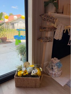 Winnie the Pooh baby shower themed decorations