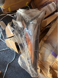 2016-2018 Toyota Prius driver side headlight