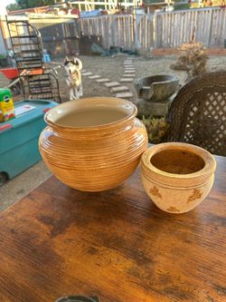 Pair ceramic planters. Read description 1st