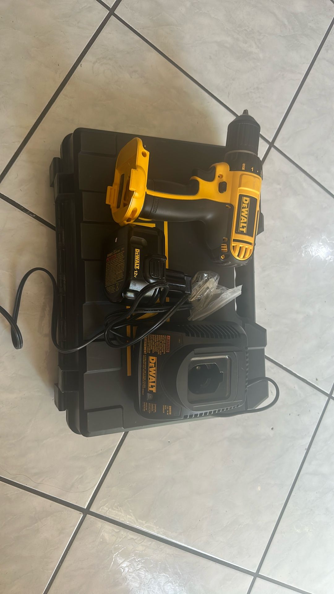 Drill 12 Vts Con Batería Y Cargador Y Ca Caja 30$