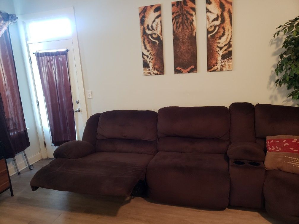 ASHLEY SECTIONAL!!!!!! LIKE NEW.. WALL PICTURES INCLUDED!!!!!!MUST SEE