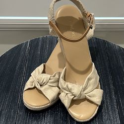 Nine West Knotted Bow Wedges