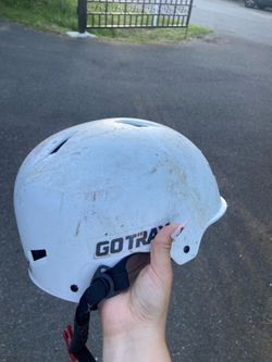 LOW PRIC MOVING- GOTRAX HELMET