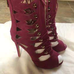 M & L HIGH HEEL BOOTIES SIZE: 8.5