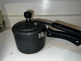 Small Black Pressure Cooker with Lid