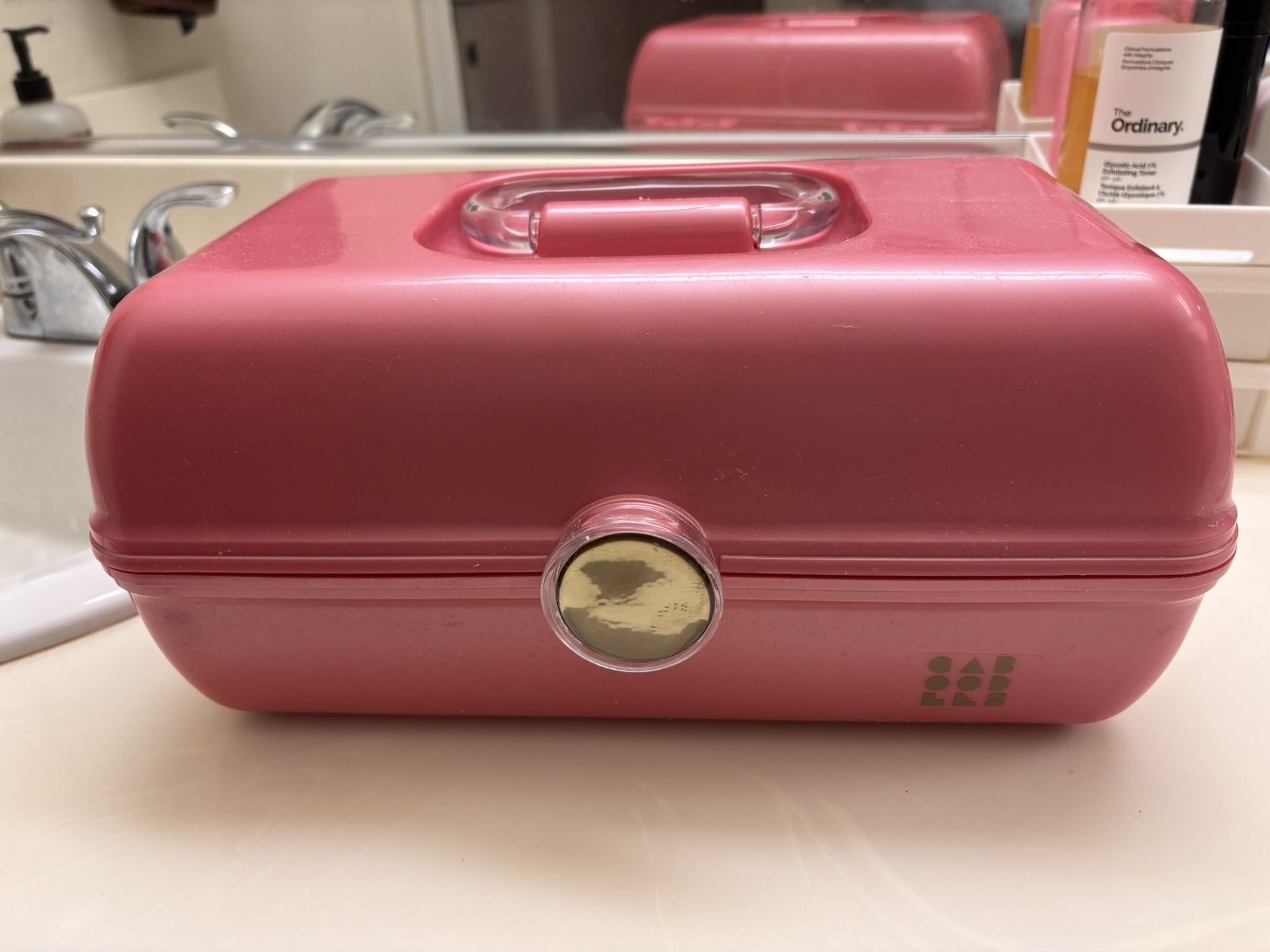 plastic cosmetics container