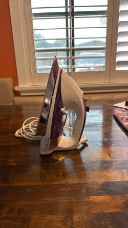 Black Decker plug in iron