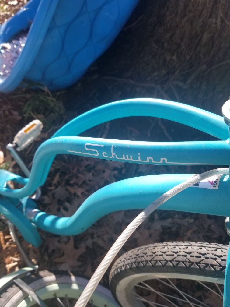 Schwinns Womens Bike